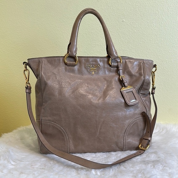 💯Authentic Prada Leather Two-way Tote Bag🍀